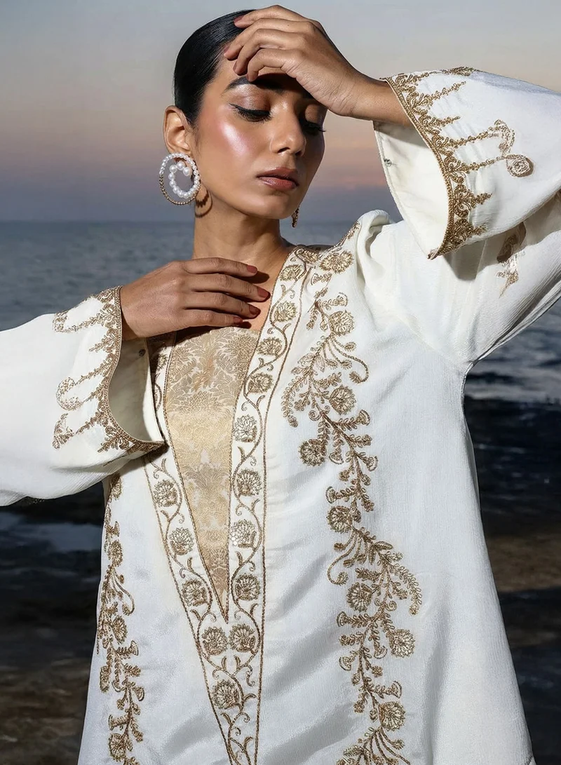 آي شين عباية مطرزة منسوجة بلون كريمي عادي